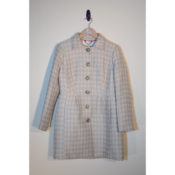 Banana Republic Jackets & Blazers - Banana Republic Cream Coat
