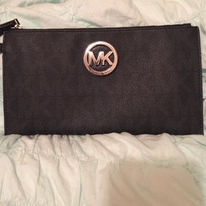 Michael Kors Large Wrsitlet