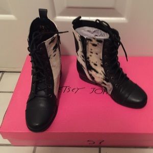 Slightly used Betsy Johnson Levana boots.
