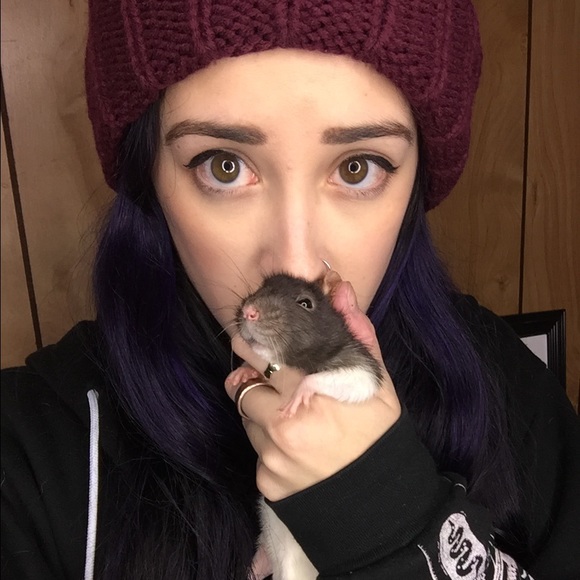 Meet the seller!! ✨😁✌️ - Picture 2 of 4