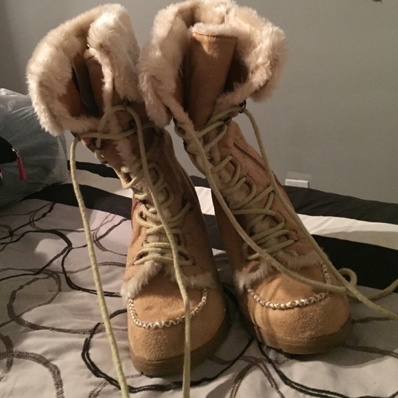 Lace up heel boots 👢