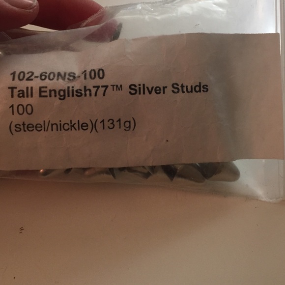Silver studs - Picture 2 of 2