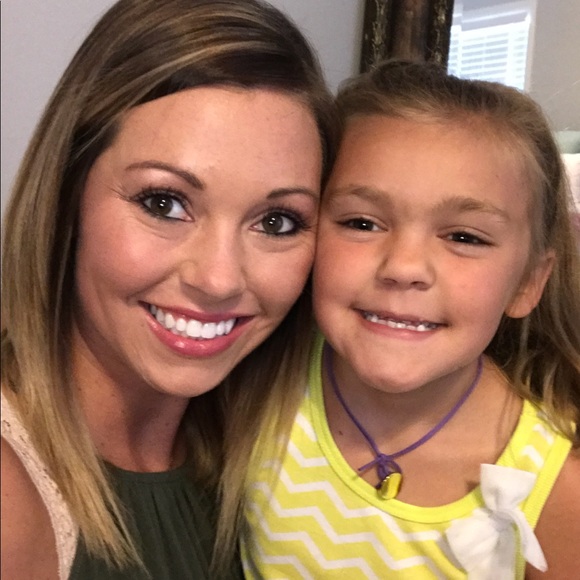 Meet your Posher, Heather - Picture 2 of 4