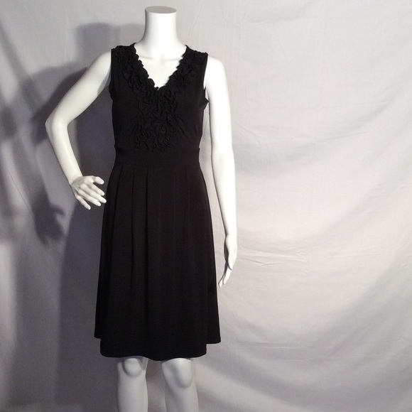 Black ruffle dress - Picture 1 of 3