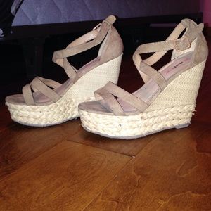 ❌SOLD❌ Just Fab brown wedge - size 8