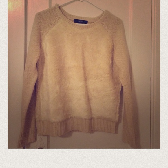 🆕✨Fuzzy Sweater - Picture 3 of 4
