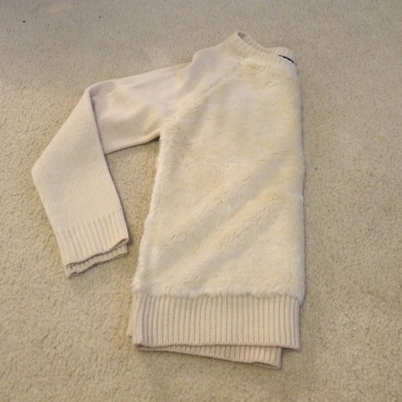 🆕✨Fuzzy Sweater - Picture 4 of 4