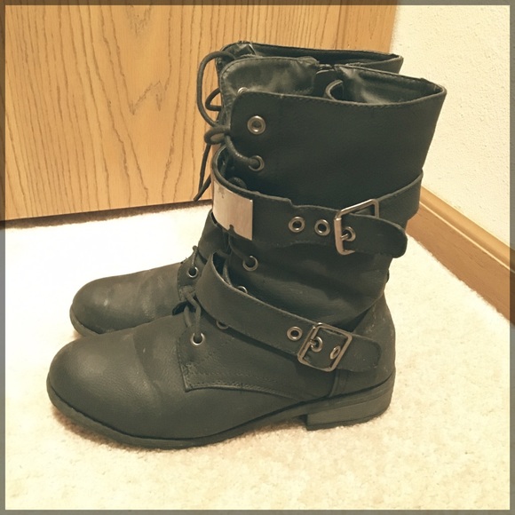 ๐ Lace Boots With Medal Strap ๐ - Picture 4 of 6