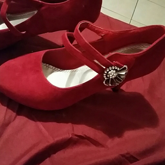 Red shoes - Picture 2 of 4