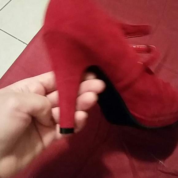 Red shoes - Picture 3 of 4