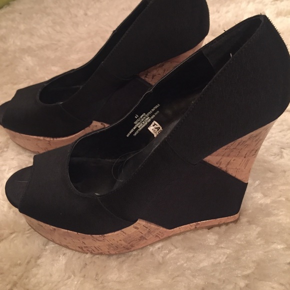 Super sexy, cork wedges