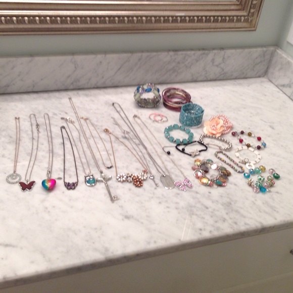 Jewelry - 40 piece jewelry lot