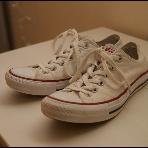 White Low top converse
