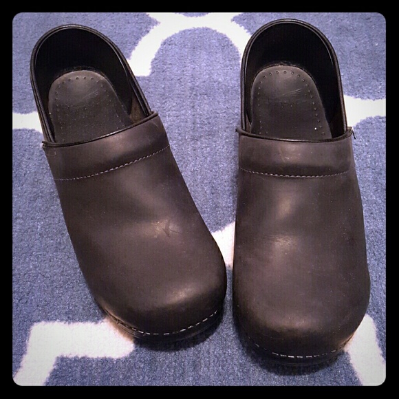 Black Matte Danskos