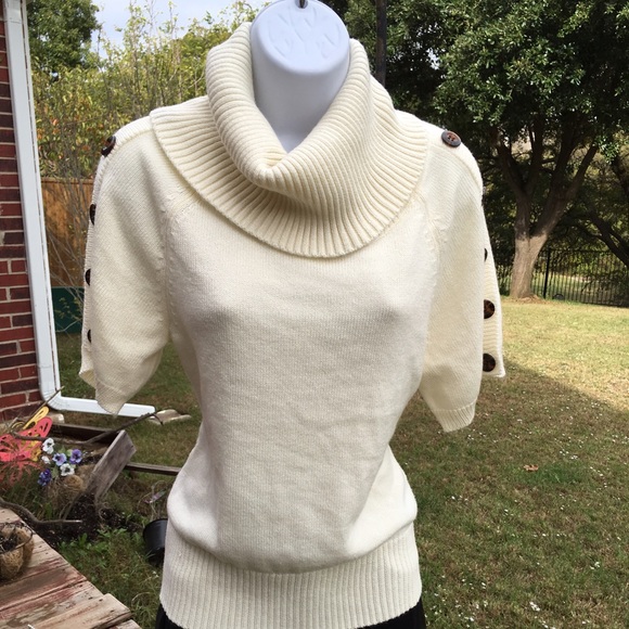 Cute Ivory Design 365 Sweater button shoulder - Picture 2 of 4