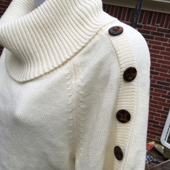 Cute Ivory Design 365 Sweater button shoulder - Picture 4 of 4