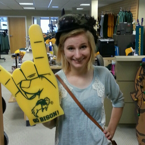 Meet your Posher, Hannah - Picture 2 of 4