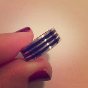 FREE W/ CLOTHING PURCHASE Size 9 Silver Ring