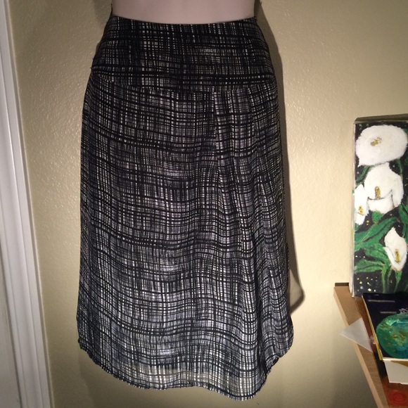 Black and white abstract skirt