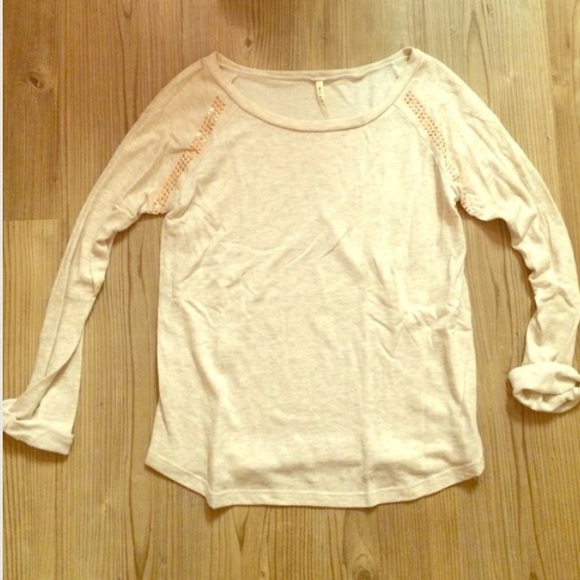 🚫SOLD🚫Cream sweater with jeweled embellishment - Picture 2 of 4