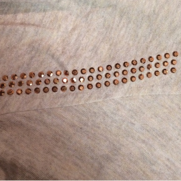 🚫SOLD🚫Cream sweater with jeweled embellishment - Picture 4 of 4