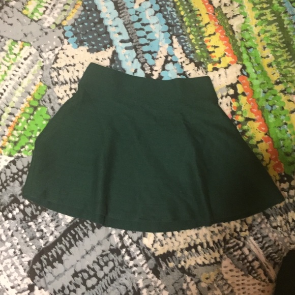 Talula Aritzia mini green cotton skirt size small