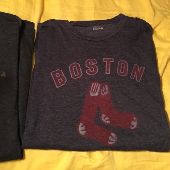 Sold @bundle Beth vintagey Boston Bruins & Red Sox