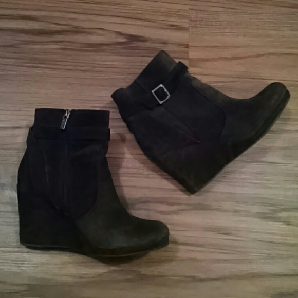 Kenneth Cole Dark Brown Suede bootie