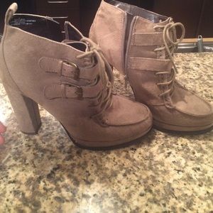 Cute heel boots!