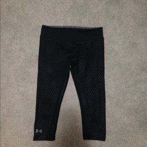 Black under armour capris