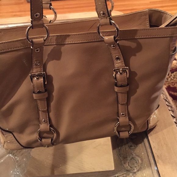 Coach purse - Picture 2 of 3