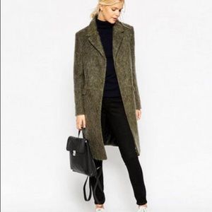 Simple chic fashion outfit coat