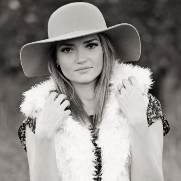 Meet your Posher, Yuliya - Picture 1 of 1