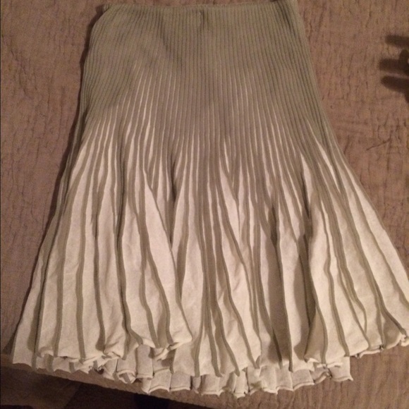 Very cute Emporio Armani skirt, perfect condition.