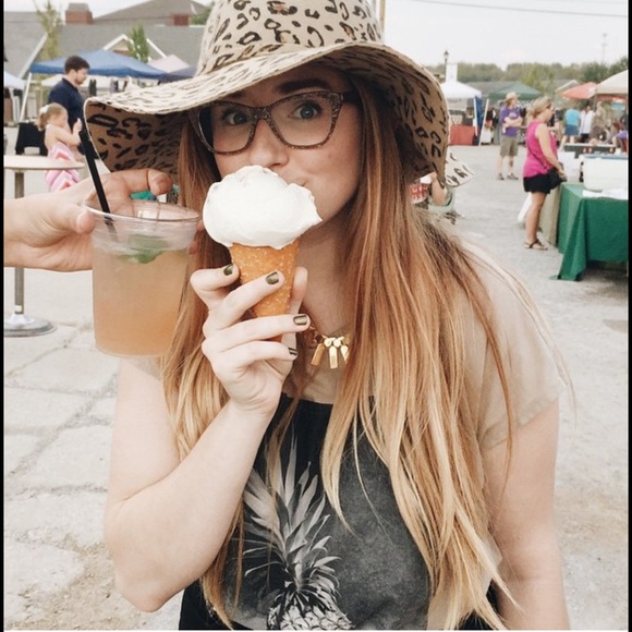 Meet your Posher, Adrian - Picture 2 of 4