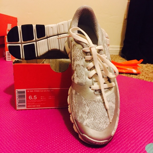 SOLD NTW Women Nike Free 5.0 V4 NS PT - Picture 2 of 2