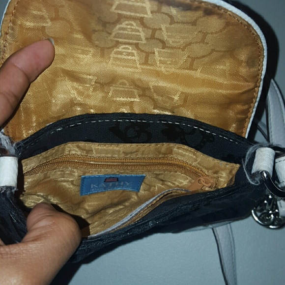 Small Black and White Cross body Purse - Picture 3 of 3