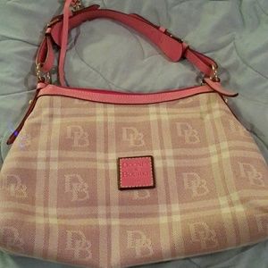 Dooney & Bourke east west slouch in pink canvas