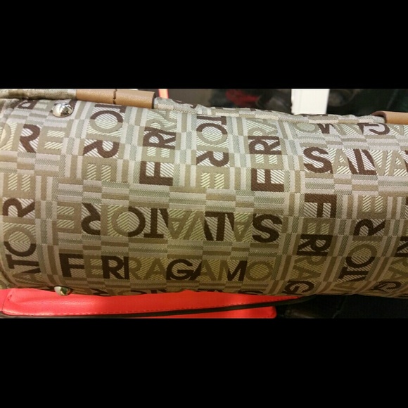 Authentic Salvador ferragamo - Picture 2 of 5