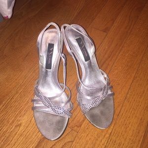 Nina low heel silver heels