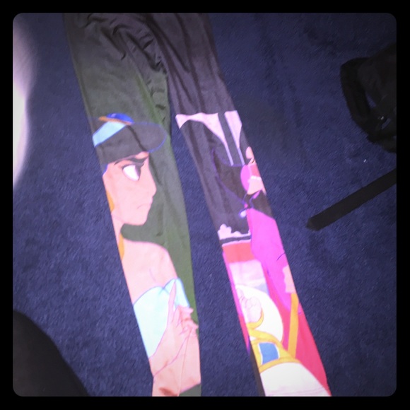 Disney's Aladdin Leggings - Picture 1 of 3