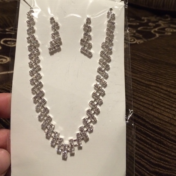 Prom jewelry and earring set