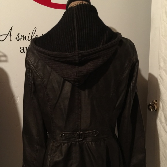 Coat - Picture 2 of 4