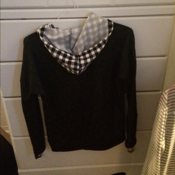 ❤️SOLD❤️NWT !!!! Black and white hoodie ! - Picture 3 of 3