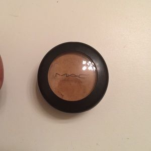 MAC concealer