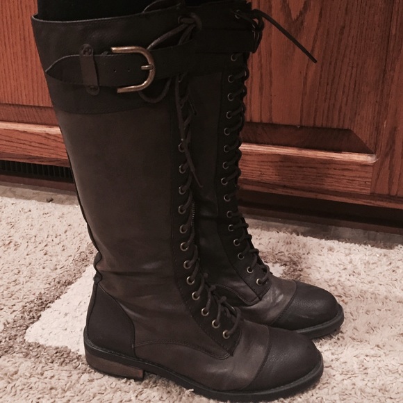 Laced up brown boots - Picture 2 of 4