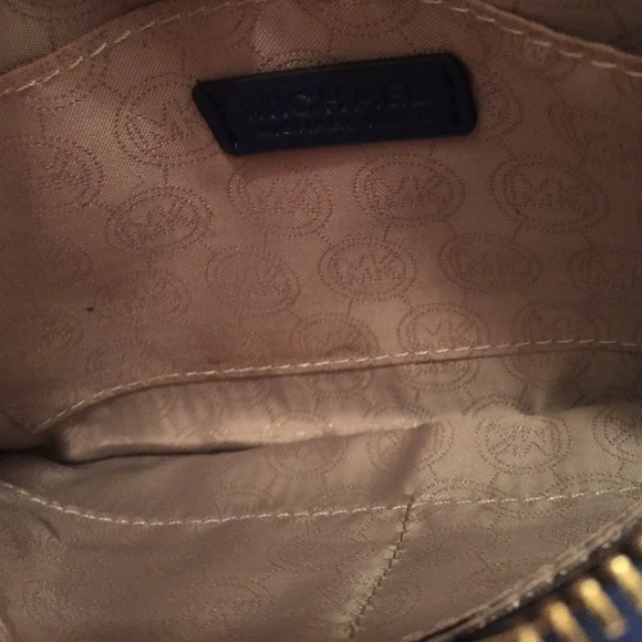 Michael Kors Saffiano Leather wristlet - Picture 2 of 2