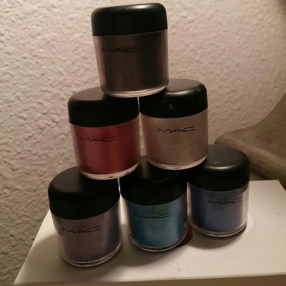 6 loose MAC eyeshadows