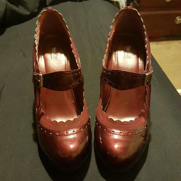 Adorable Mary Jane pumps