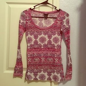 Cute designed long sleeve shirt!